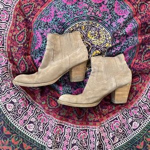 Dolce vita heeler suede boots